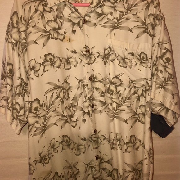 Two Men’s Size Large Tommy Bahama 💯 percent Silk Shirts - Picture 2 of 9
